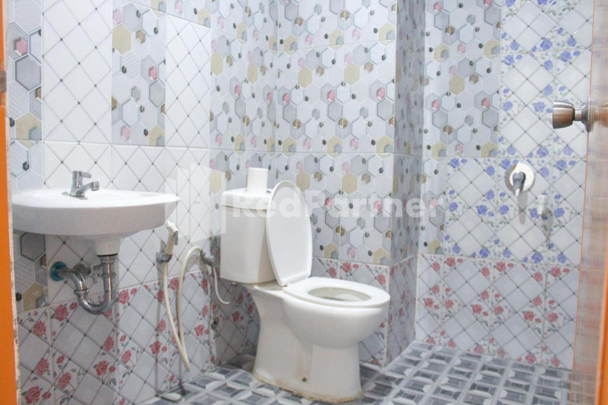 Brahma Hotel RedPartner Jakarta Zimmer foto